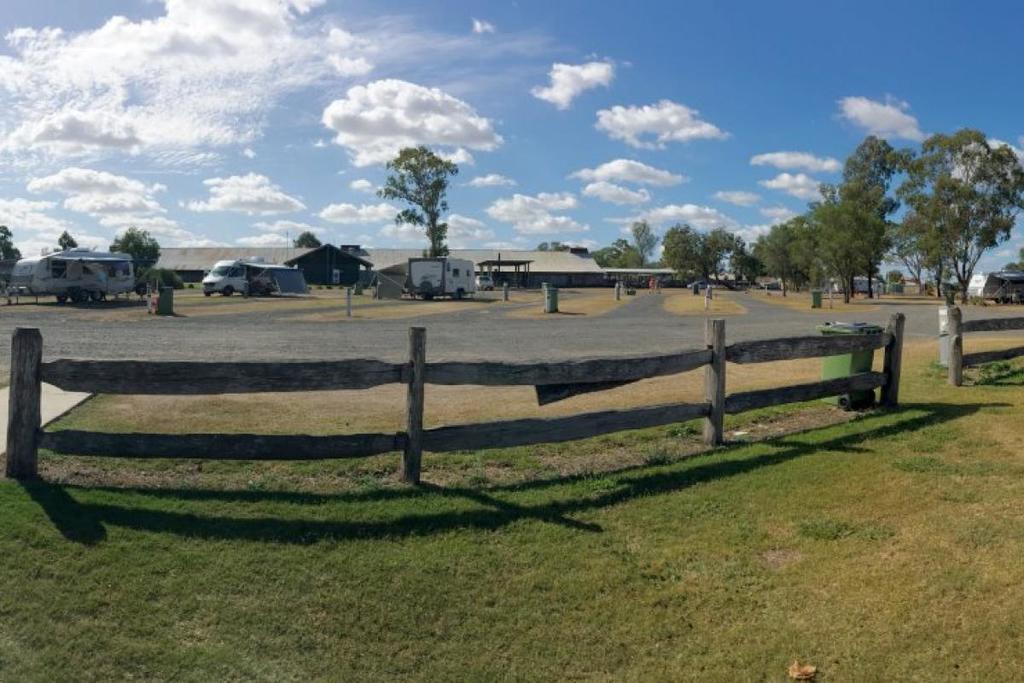 Hotel The Woolshed At Jondaryan Exterior foto